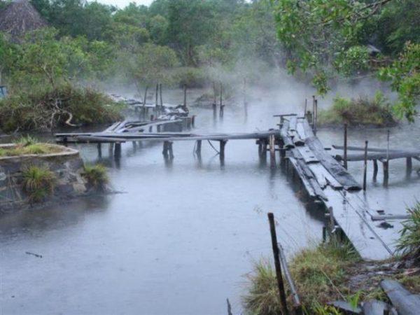 Suối nước nóng Kim Bôi