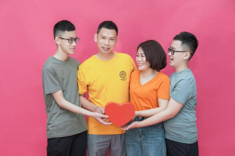 Kim Cương Đỏ Studio