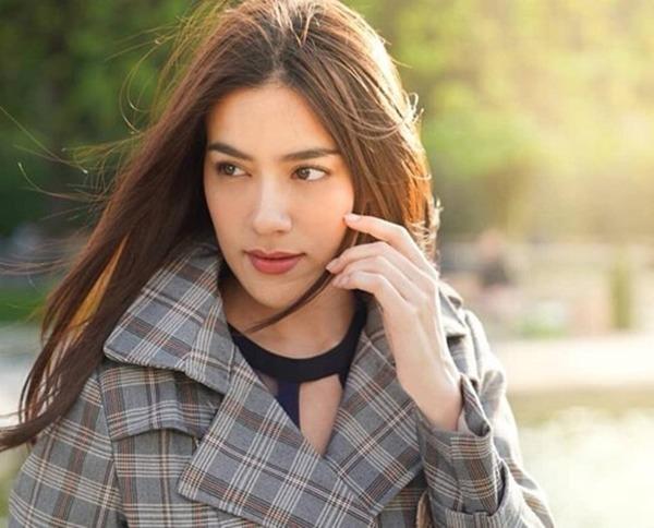 Kim Kimberley là con lai Thái và Đức
