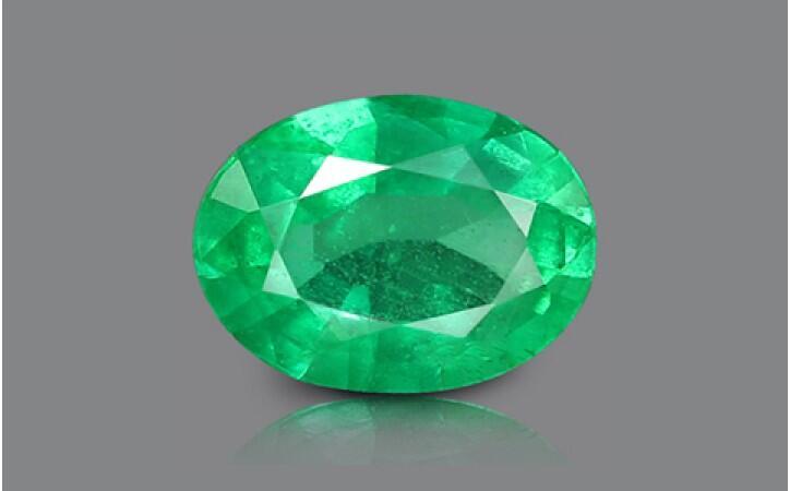 Ngọc lục bảo có màu xanh của rừng cây sẽ mang lại may mắn cho Kim Ngưu