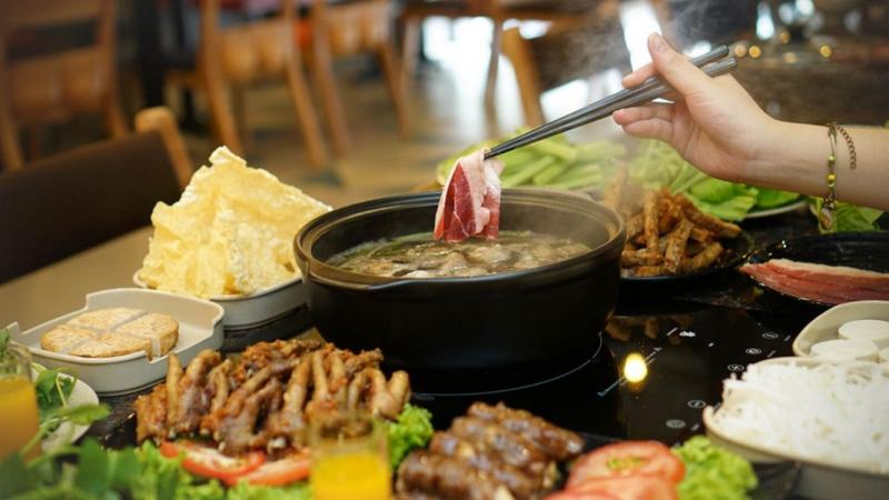 Kinh doanh nhỏ tại nhà trong hẻm với 1 cửa hàng ăn
