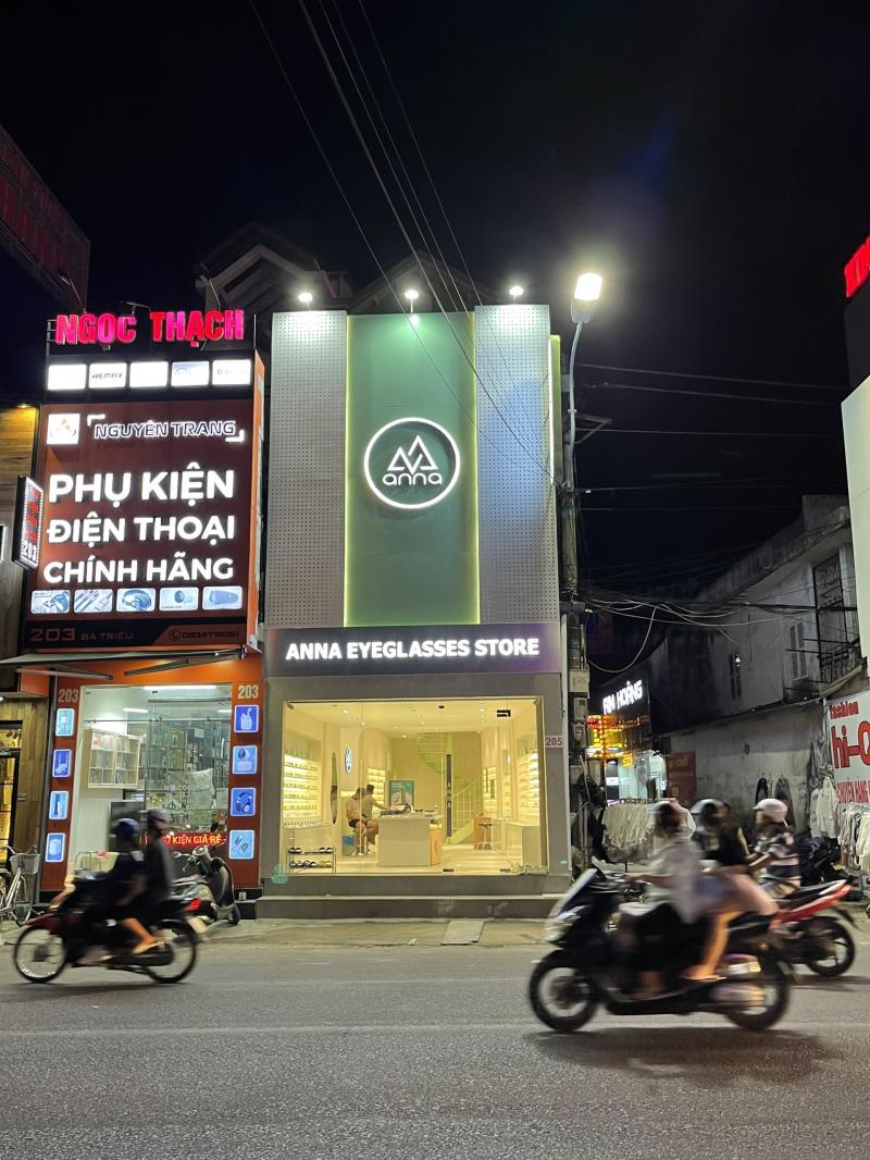 Kính mắt Anna