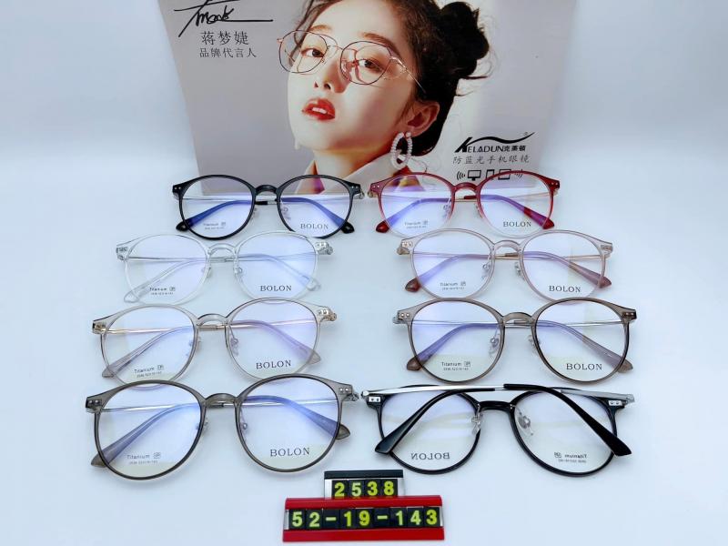 Kính Mắt Quý Trang