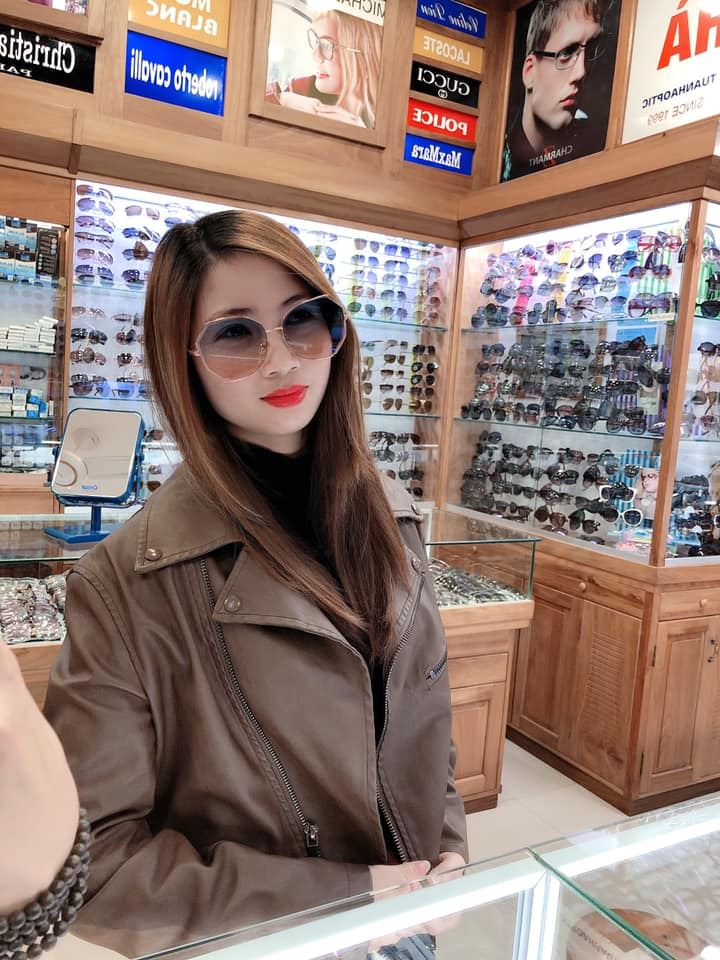 Kính mắt Tuấn Hà