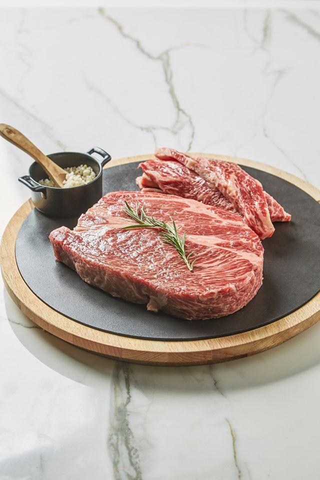 Món ấn tượng nhất chính là món bò Úc, thịt bò cực mềm, cắn miếng thịt như tan trong miệng, rất đậm vị và thơm ngon