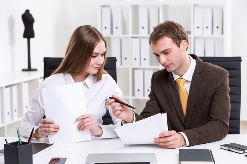 Tạo lập thói quen dậy sớm để không đi làm muộn.