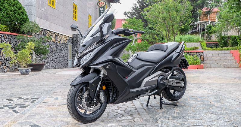 Kymco AK 550