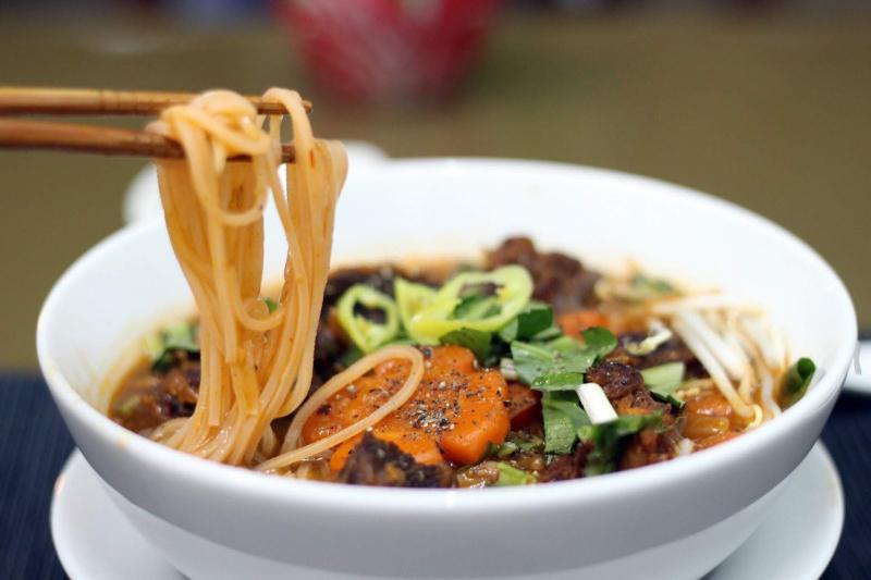 Lado - Bò Kho & Cơm Gà Da Giòn