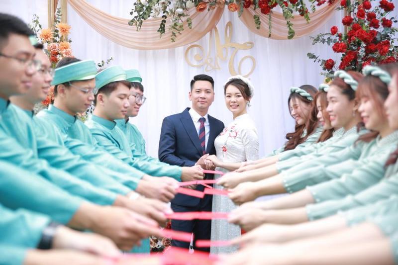 Lại quả và lì xì cho dàn bưng tráp