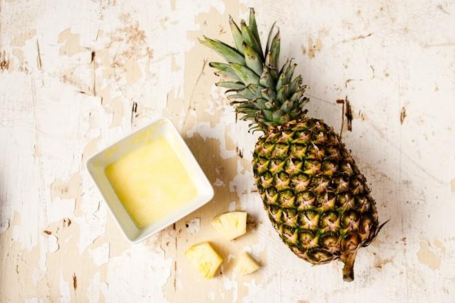 Dứa chứa nhiều vitamin C giúp cải thiện làn da khỏe mạnh và trắng sáng.