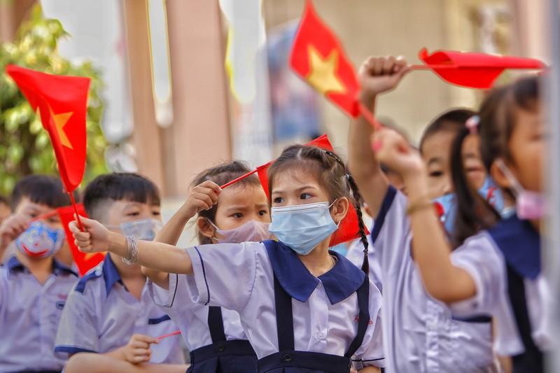 Làm gương cho học sinh những hành vi ứng phó tốt - bình tĩnh, trung thực và quan tâm