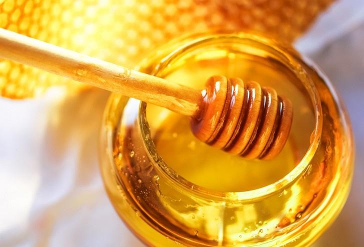 Làm lỏng mật ong bằng lò vi sóng