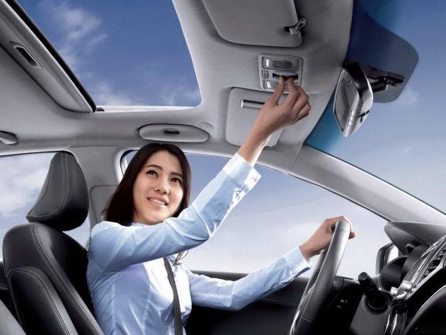 Quan sát các thiết bị trên xe để làm quen trước khi chạy xe.