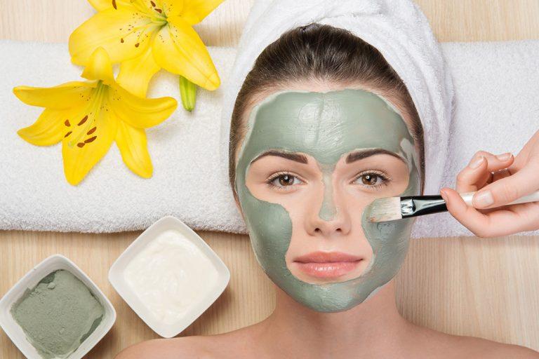 Làm thông thoáng lỗ chân lông và điều trị da nhờn