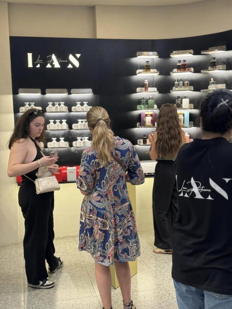 LAN Perfume