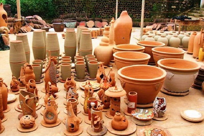 Làng nghề này được hình thành từ thời nhà Lý, trải qua hơn 500 năm lịch sử cùng bao biến cố thăng trầm thời gian nhưng cái tên Bát Tràng vẫn tồn tại