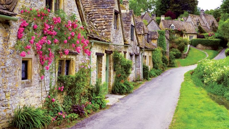 Quang cảnh thanh bình của ngôi làng Bibury như một bức tranh