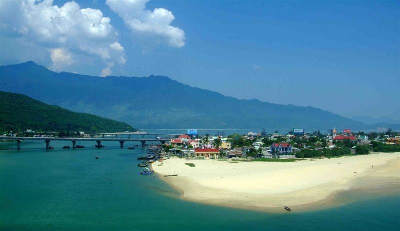 Vịnh biển Lăng Cô, điểm đến hấp dẫn cho dân phượt