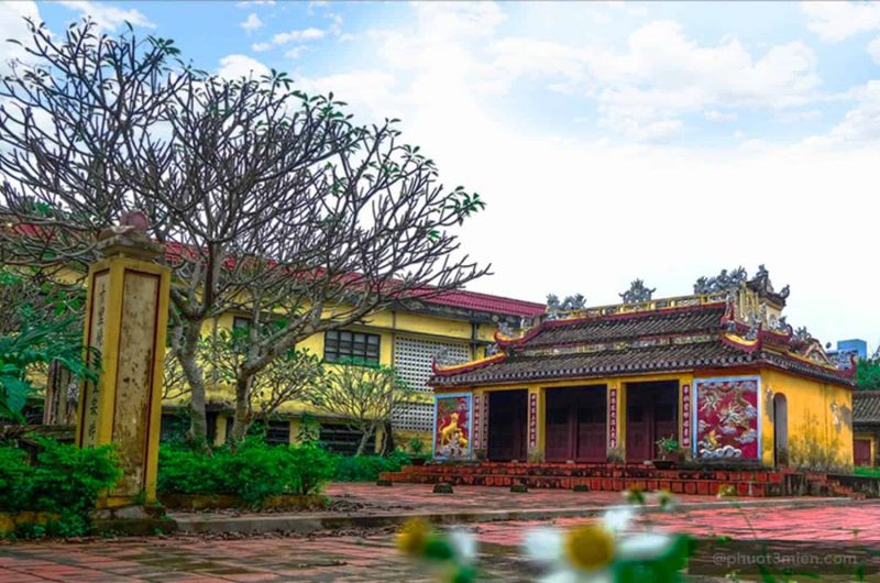Làng cổ Túy Loan