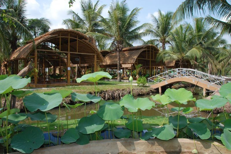 Làng du lịch Tre Việt