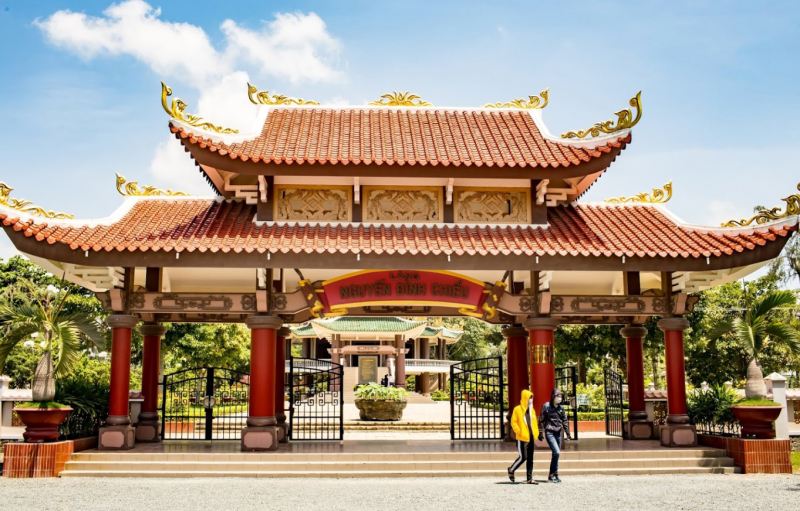 Lăng mộ Nguyễn Đình Chiểu