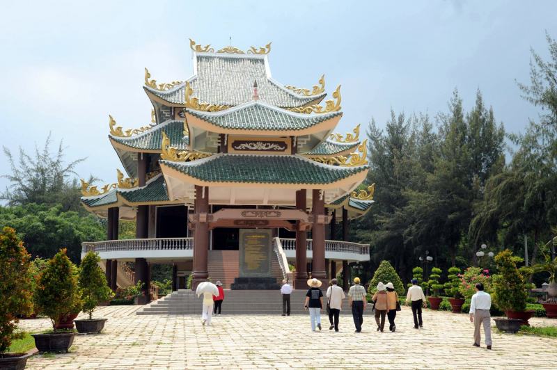 Lăng mộ Nguyễn Đình Chiểu