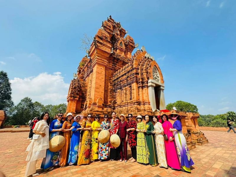 Làng văn hóa 54 dân tộc