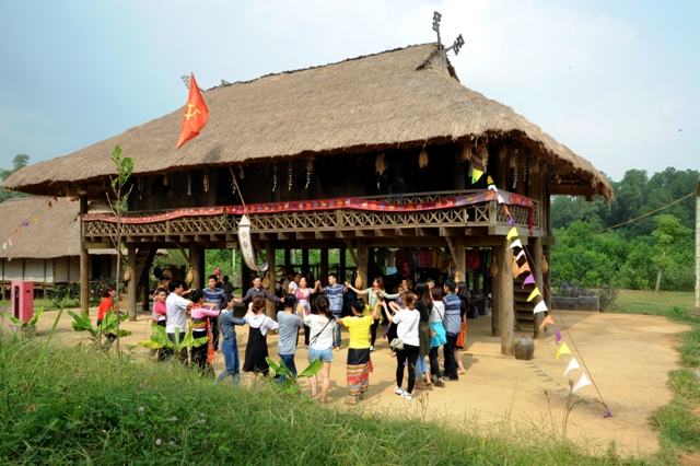 Làng văn hoá các dân tộc Việt Nam