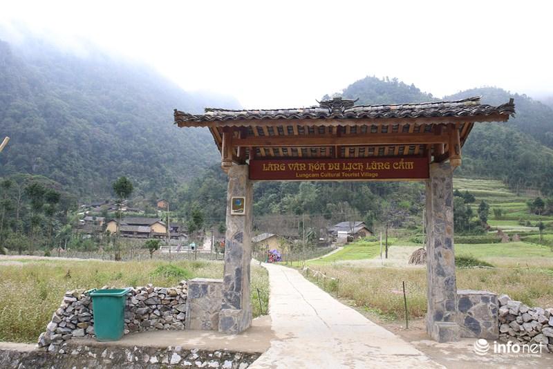 Làng văn hóa Lũng Cẩm