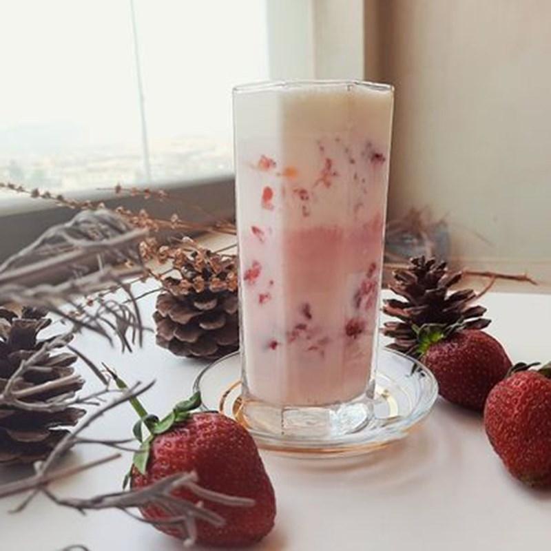 Latte dâu tây macchiato