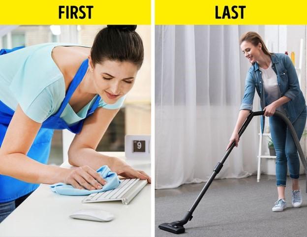 Lau bụi trên các đồ dùng trước, hút bụi trên sàn nhà sau