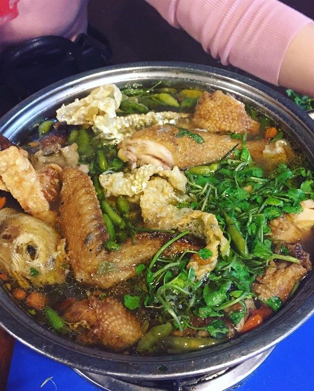Lẩu Gà Lá É É É Thắng Béo
