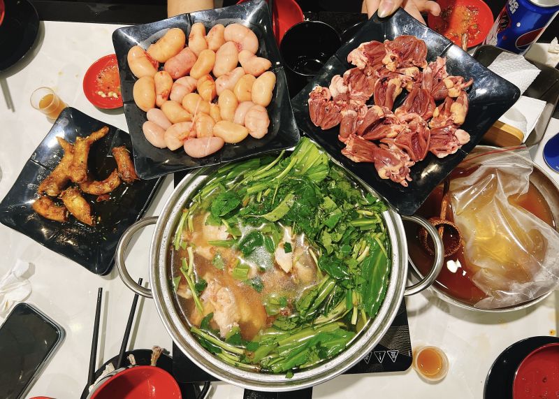 Lẩu Gà Lá Giang - Azeo Quán