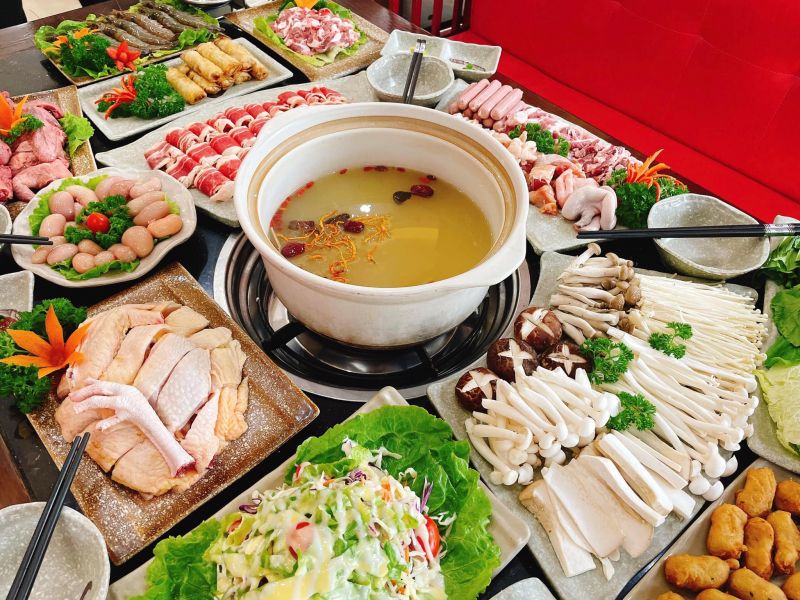Lẩu nám Hoàng Kim