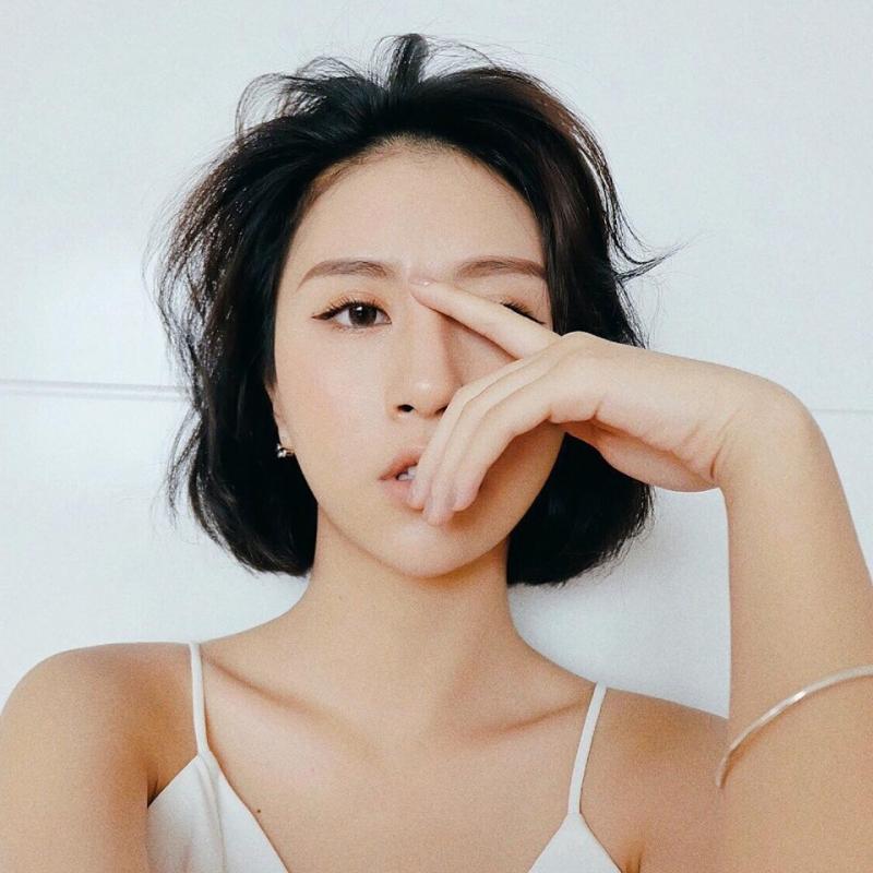 Với dáng chụp này bạn có thể chụp  tự sướng được