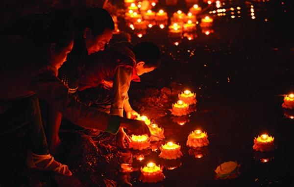 Lễ hội cúng trăng Ok Om Bok