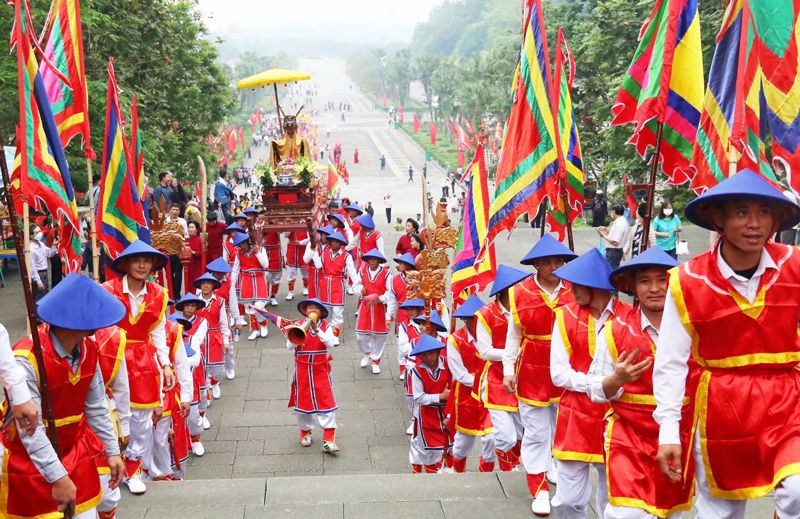 Rước kiệu tại lễ hội Đền Hùng