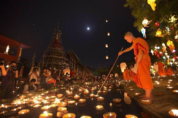 Lễ hội hoa đăng Loy Krathong Thái Lan (Tháng 11)