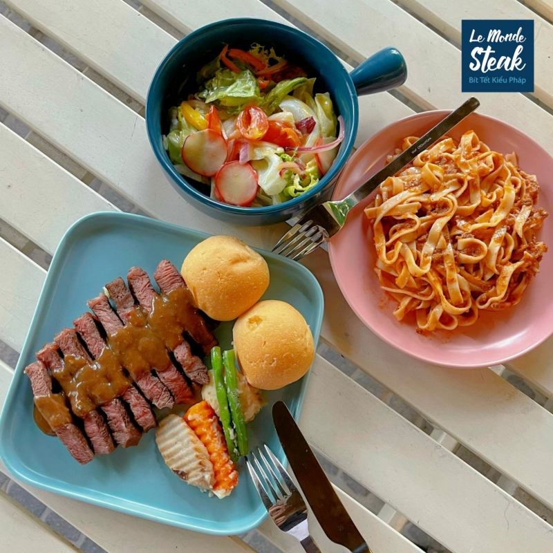 Le Monde Steak