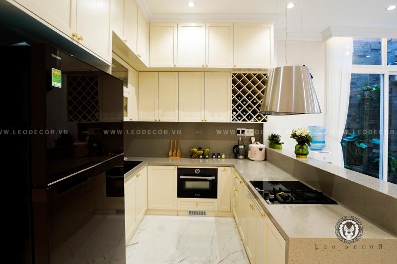 Leo Decor
