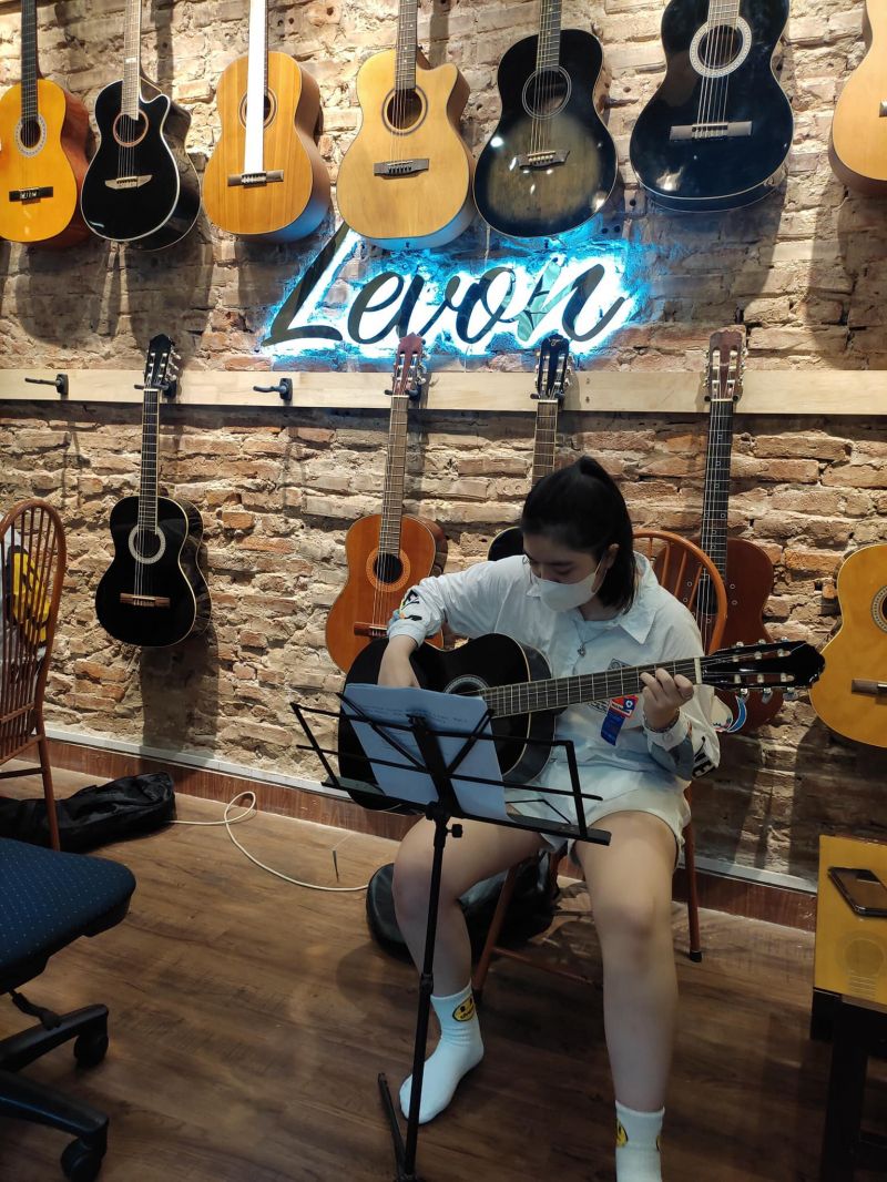 Levon Guitar Class