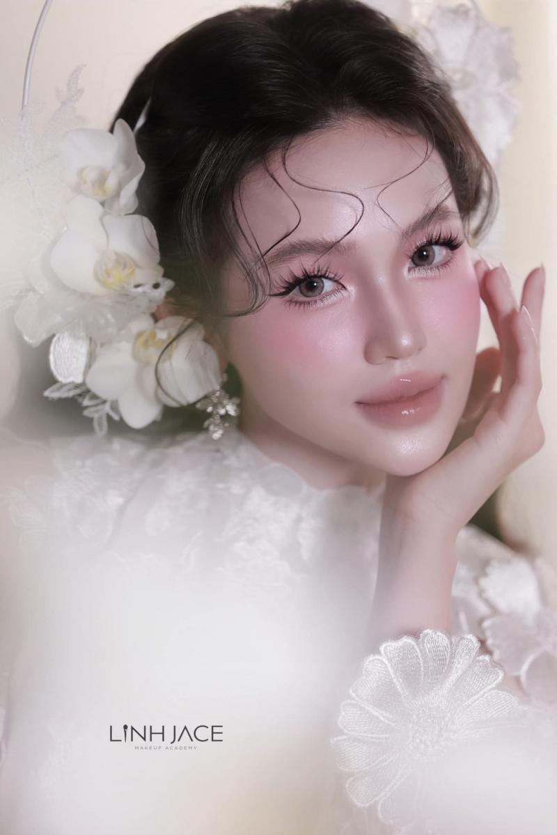 Linh Jace makeup