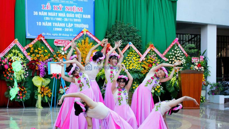 Lời dẫn chương trình văn nghệ 20/11