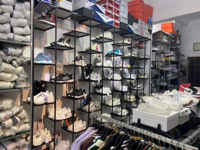 Lôi Sneaker - Hòa Bình