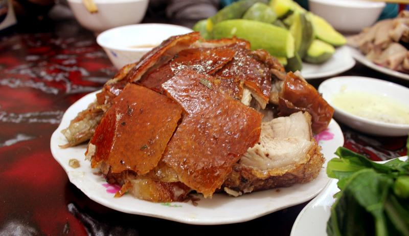 Lợn bản cắp nách quay