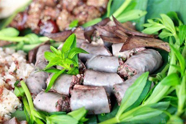Lợn “cắp nách” 6 món