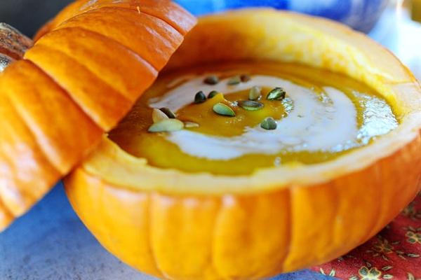 Súp bí đỏ là món không thể thiếu đêm Halloween