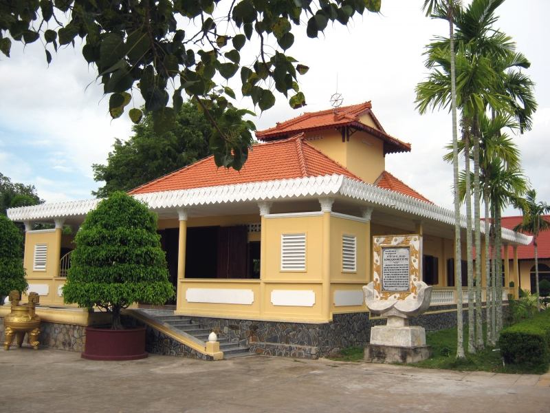 chánh điện chùa Long Quang