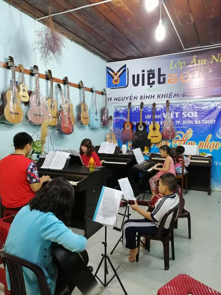 Lớp nhạc Việt Sol