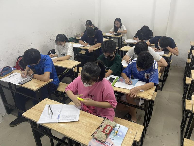 Lớp Văn Cô Thủy
